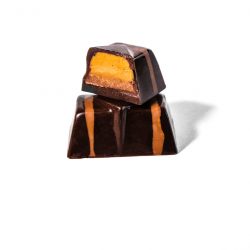 Pistachio-ouzo-ganache-chocolate-open-chocomiro