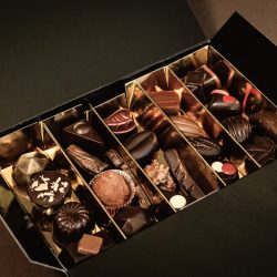 chocolate-box-large2-open-chocomiro-color-light